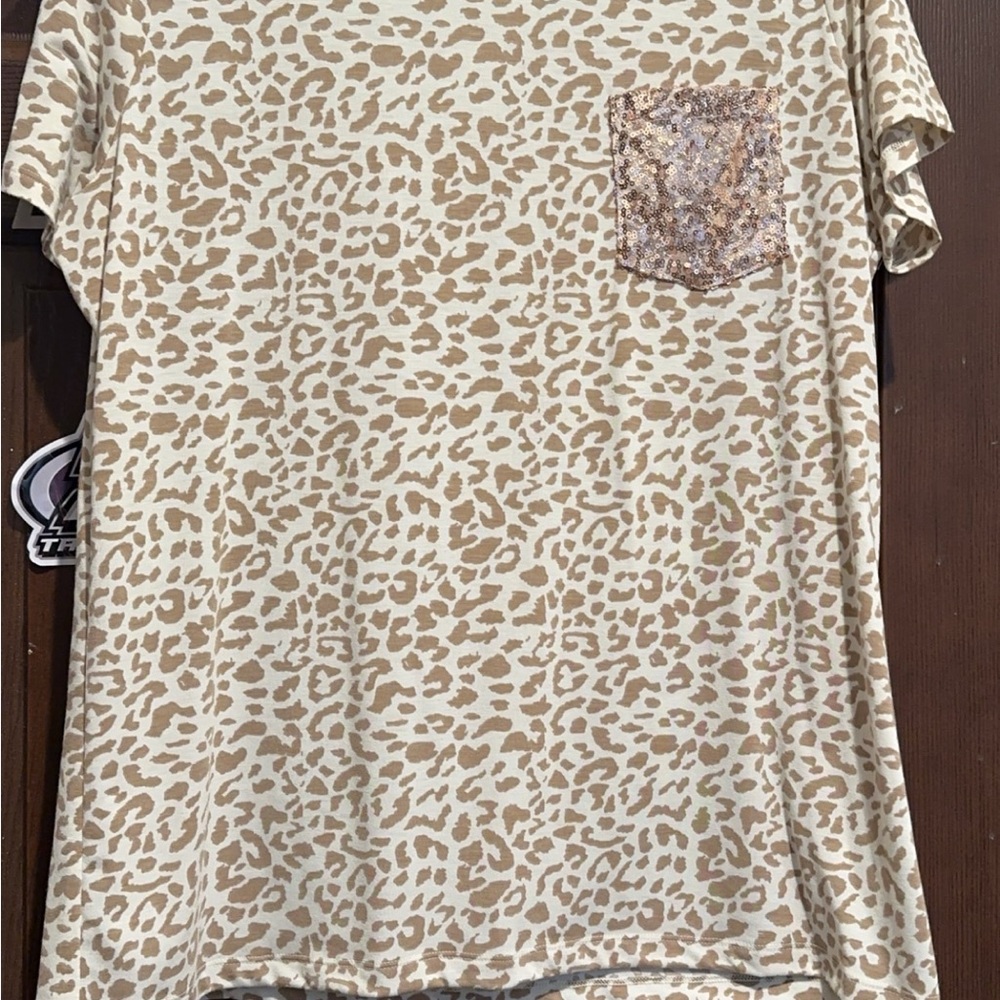 Leopard Print T-Shirt with Sequin Pocket